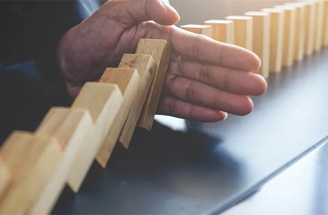 Jak reagovat na (příští) krizi? Šetřit a rozumně investovat, říká ekonom