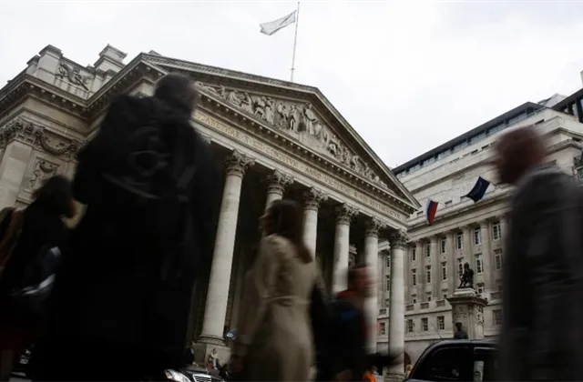 Britská centrální banka v listopadu zvýšila základní úrokovou sazbu o 0,75 procentního bodu, nejvíce za 33 let