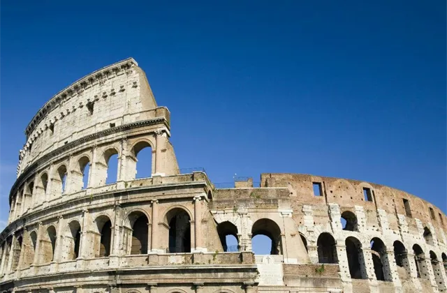 Index nákupních manažerů ve službách v Itálii za únor 2013: 43,6 bodu (oproti lednovým 43,9 bodu)