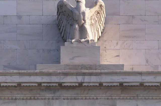 Fed na zářijovém zasedání podle očekávání ponechal úrokové sazby beze změny