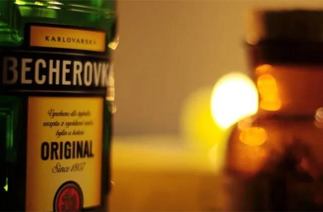 Becherovka, alkohol - ilustrační foto