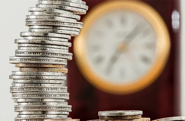 Jak investovat milion - najednou, nebo postupně po částech? Tento muž to spočítal