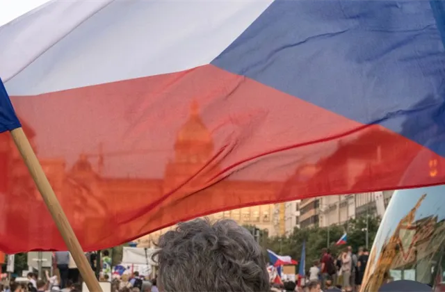 Česká ekonomika v roce 2024: Inflace podle expertů zeslábne a ekonomiku čeká mírné oživení