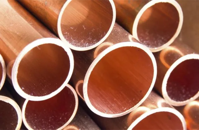 Cena mědi se propadla na spodní trendovou linii. Bude pokračovat medvědí trh?