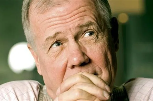 Jim Rogers: Dochází ke globální destrukci úspor. Dolar není bezpečný přístav, i když ho tak mnozí vnímají