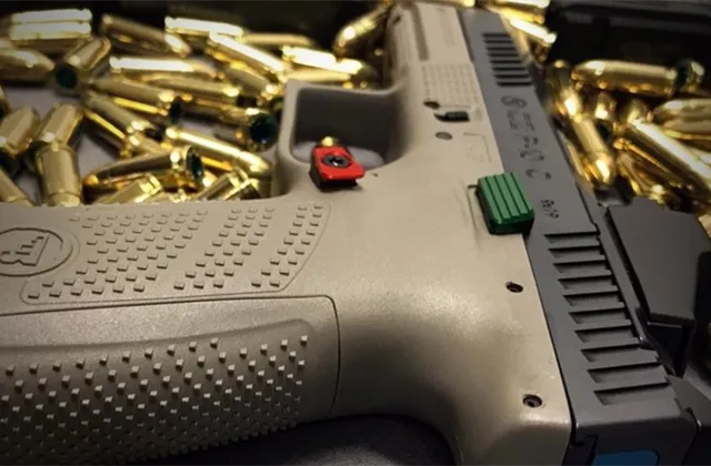 Zbrojovce Colt CZ Group loni narostly výnosy o 1,8 % na rekordních 14,86 miliardy Kč, představenstvo navrhne dividendu 30 Kč na akcii