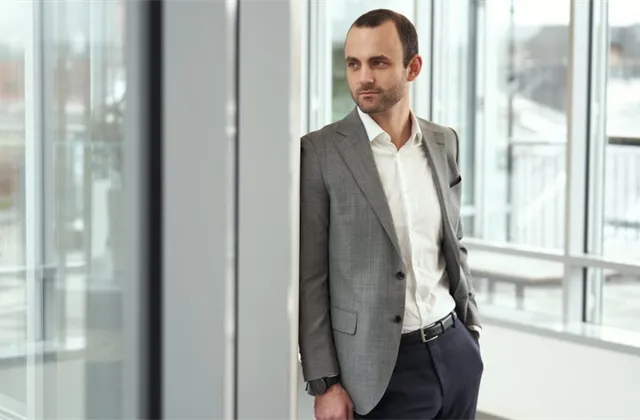 Lukáš Novotný (WOOD & Company): Pravděpodobnost brzkého poklesu sazeb Fedu se dále snižuje, nově trh první "cut" čeká na podzim