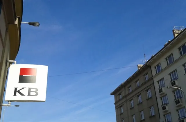 Komerční bance v prvním pololetí klesl zisk o více než pětinu na 6,34 miliardy Kč