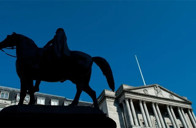 Britská centrální banka na srpnovém zasedání snížila základní úrokovou sazbu na 5 %