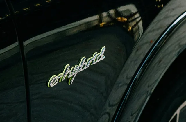 Hybridní auto - ilustrační foto