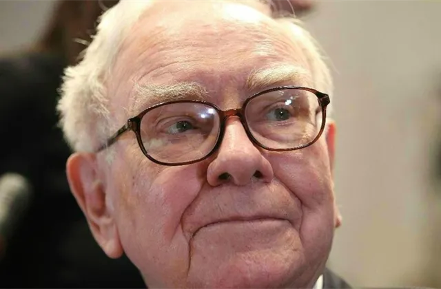 Buffettova Berkshire Hathaway zvýšila čtvrtletní zisk o 15 % na 11,6 miliardy USD, drží rekordní objem hotovosti