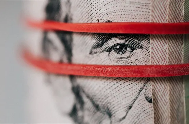 Meziroční míra inflace v USA v červenci mírně klesla, je nejnižší za více než tři roky