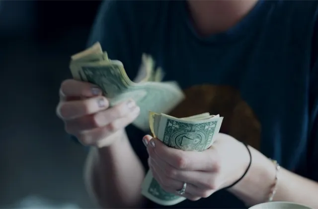 Meziroční míra inflace ve Spojených státech v srpnu spadla na 2,5 %, poklesu sazeb Fedu nic nestojí v cestě