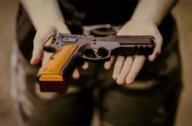 Zbrojovce Colt CZ Group v prvním pololetí vyskočily výnosy o 41,2 % na 9,69 miliardy korun, potvrdila celoroční výhled