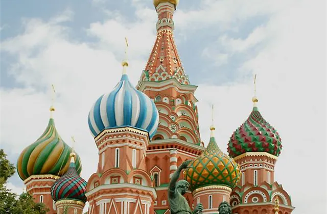 Medvěděv: Rusko vyhodnocuje dopady kyperské dohody