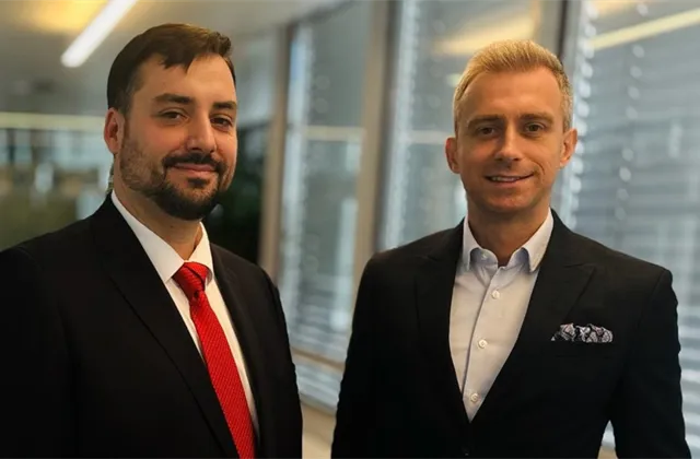 Pohledem odborníků: Proč sazby u hypoték klesají jen pozvolna, ale u spořicích účtů jsou banky nekompromisní?