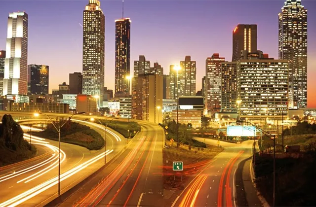 Růst americké ekonomiky v třetím čtvrtletí zvolnil na 2,8 %