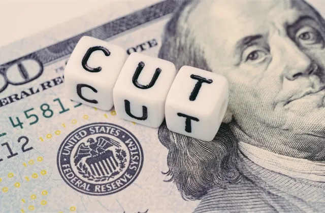 Fed na listopadovém jednání snížil základní úrokovou sazbu o 25 bazických bodů