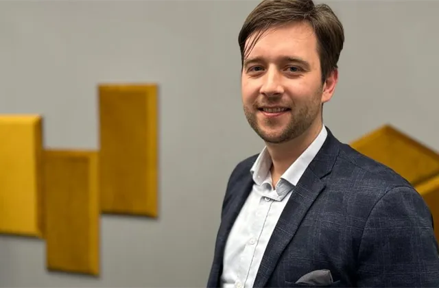 Dražby umění budou čím dál větší show, říká Matyáš Kodl