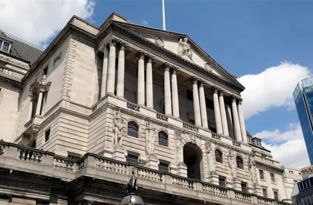 Bank of England podle očekávání potvrdila nastavení měnové politiky, základní sazba zůstává na 4,75 %