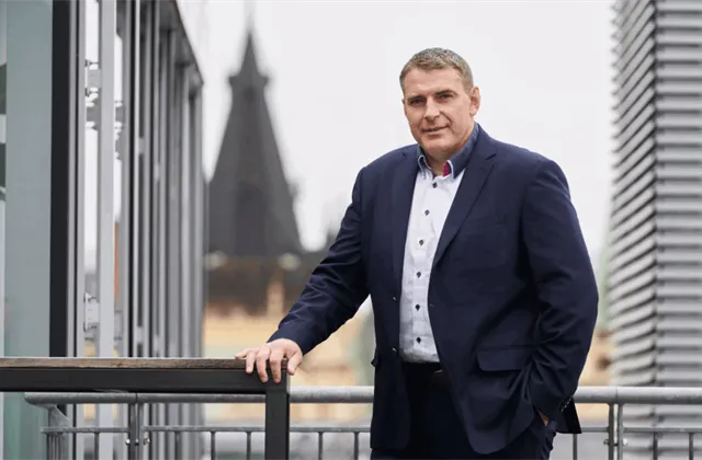 Americká cla srážejí trhy níže. V Evropě se obavy nejvíce promítají do cen akcií automobilek, říká Vladimír Vávra z WOOD & Company