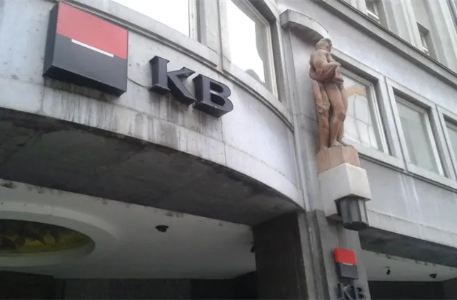 Komerční banka loni vydělala přes 17 miliard korun, vedení navrhuje vyplatit dividendu 91,30 Kč na akcii