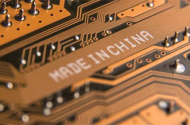 Čínu Trumpova cla nepoloží. Země se dramaticky mění a už dávno není závislá na vývozu, říká expert