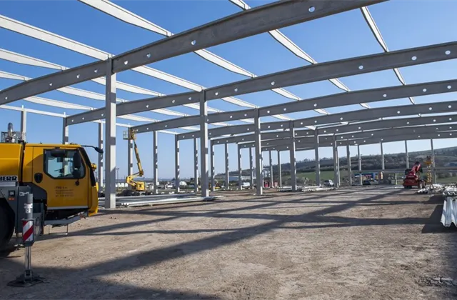 Developerovi průmyslových parků CTP loni znovu výrazně vzrostly příjmy z nájmu, navrhuje finální dividendu 0,30 eura na akcii