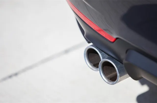 Nová auta v Evropě mají být po roce 2035 bez emisí, potvrdila Evropská komise