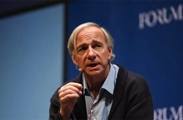 Ray Dalio varuje, že růst zadlužení USA může vyústit v "šokující vývoj"