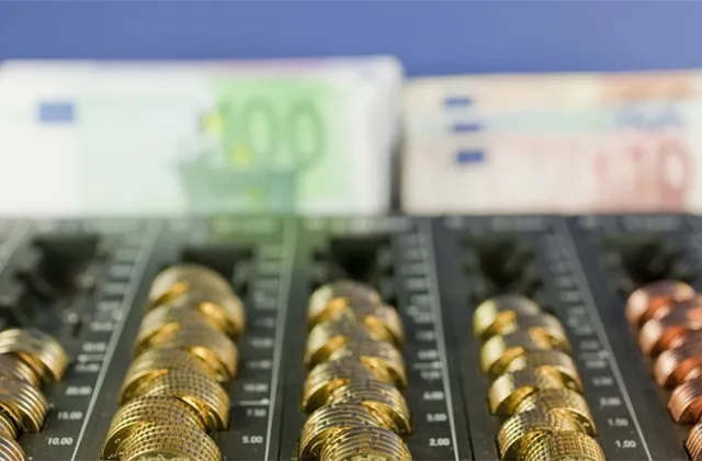 Inflace v eurozóně v únoru sestoupila na 2,3 %, ukázala finální data Eurostatu