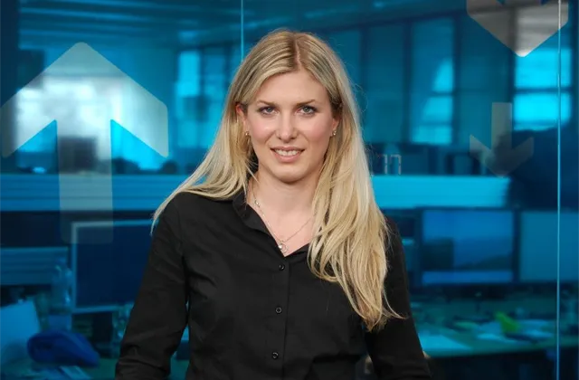 Nejhezčí česká makléřka radí: Spekulujte na růst cen akcií CETV!