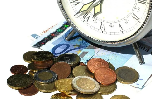 Střet poradců: Online vs. offline