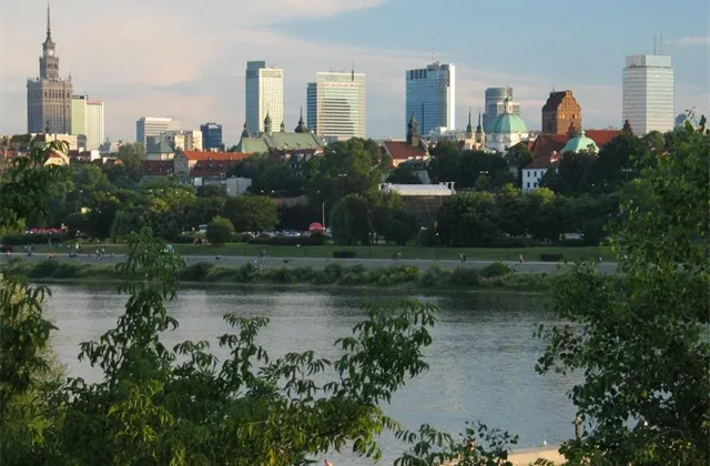 Polská ekonomika rostla ve čtvrtletí nejméně za čtyři roky