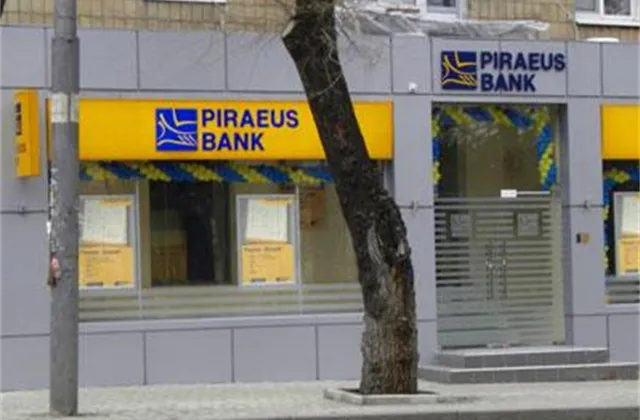 Akcionáři Piraeus Bank schválili její rekapitalizaci