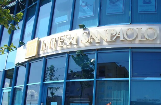 Výsledky Intesa Sanpaolo v 1Q: Čistý zisk 306 milionů eur (odhad: 287,3 milionu eur), tržby 4,12 miliardy eur (odhad: 4,01 miliardy eur)