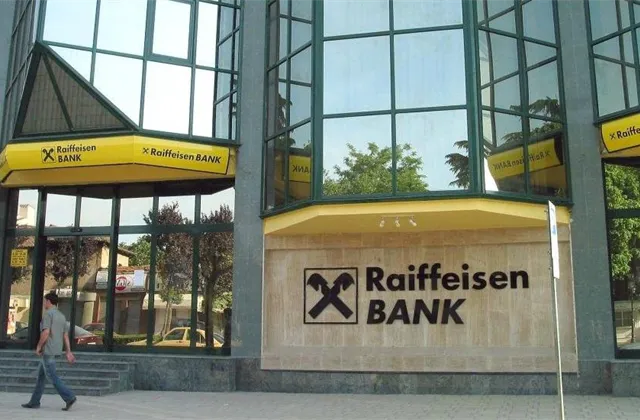 Čtvrtletní zisk Raiffeisen Bank International prudce klesl
