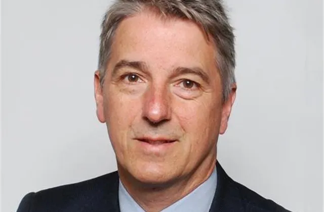 Hlavní ekonom UniCredit Bank: Evropa v krizi a lekce od USA a Asie