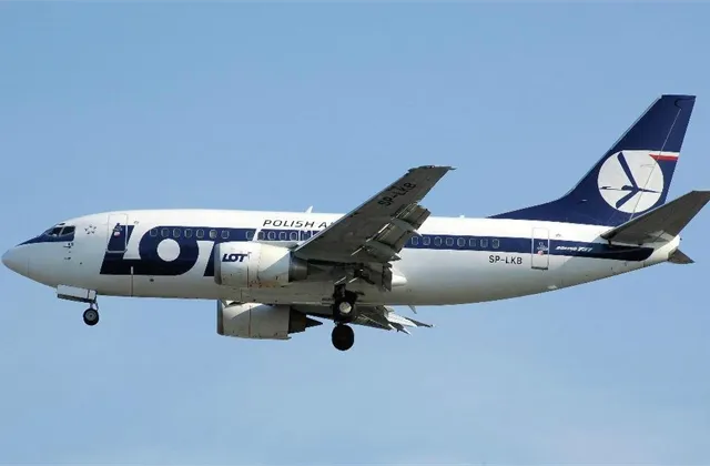 Ztráta aerolinek LOT loni kvůli odpisům dosáhla 400 mil. zlotých