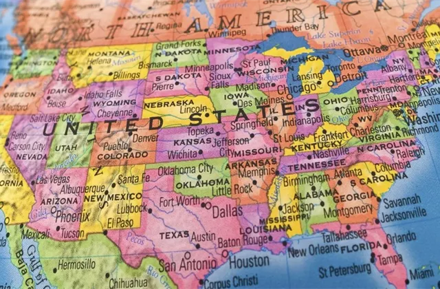 Americká inflace v březnu klesla na 2,4 %