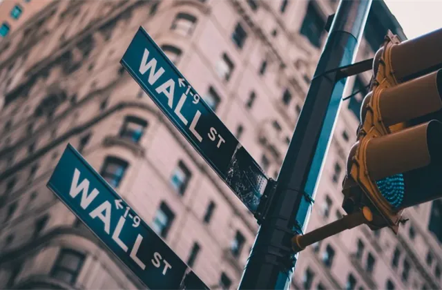 Morgan Stanley a Citigroup snižují odhady zisků pro USA, obavy z cel a nejistoty rostou