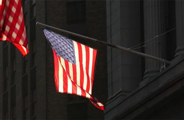 Dva příznivé geopolitické vzkazy z USA: Silnější sankce na Írán a omezení pro Nvidii