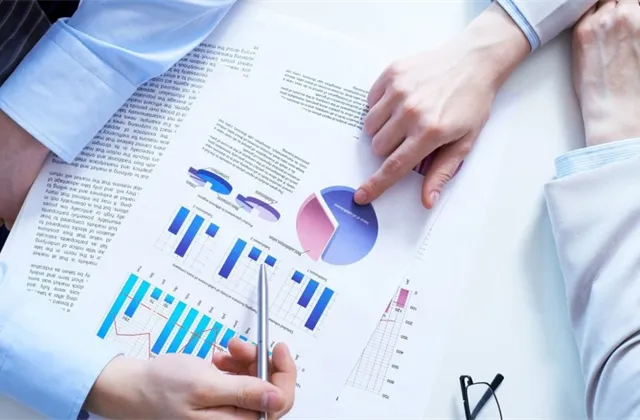 Češi a svět: Obliba digitálních technologií roste, kvalitní poradci zlepšují šance na zajištěný důchod