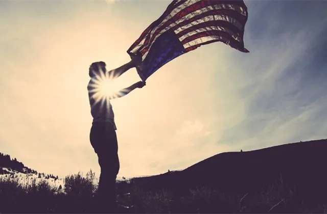 Nezaměstnanost v USA v dubnu zůstala na 4,2 %, mzdy pokračovaly v růstu tempem 3,8 %