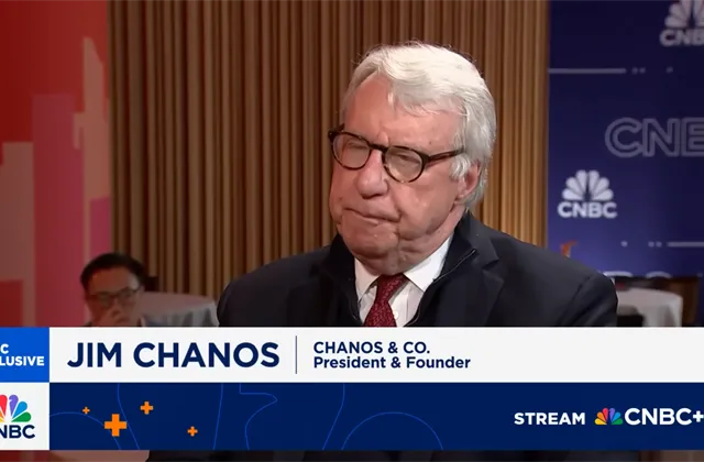 Slavný spekulant Chanos: LONG bitcoin, ale SHORT Saylorova Strategy