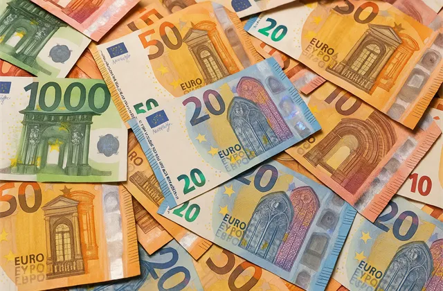 Euro, bankovky, peníze - ilustrační foto