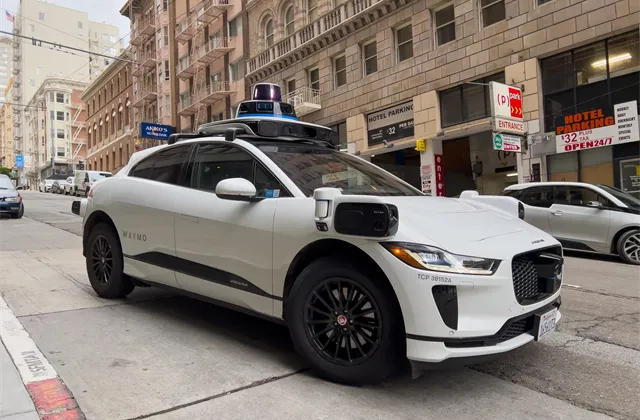 Waymo, robotaxi, samořiditelná auta
