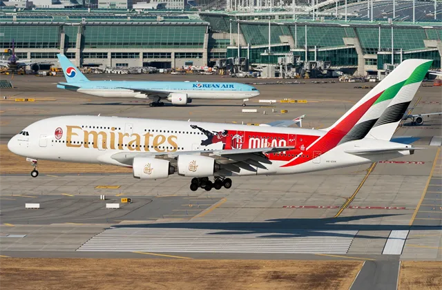 Emirates, aerolinie, letiště, letadlo - ilustrační foto
