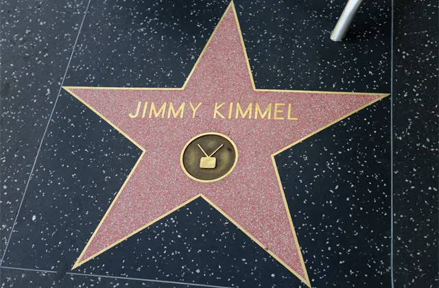 ABC stáhla show Jimmyho Kimmela kvůli jeho komentářům, ohrožená je i licence stanice