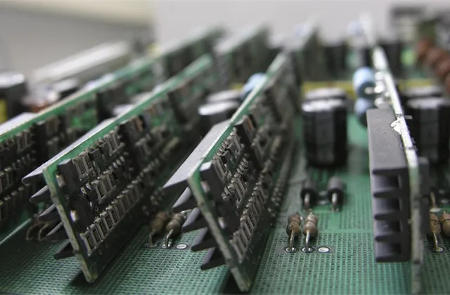 Investiční tip na nákup akcií Intelu: Za 5 týdnů až 13 %